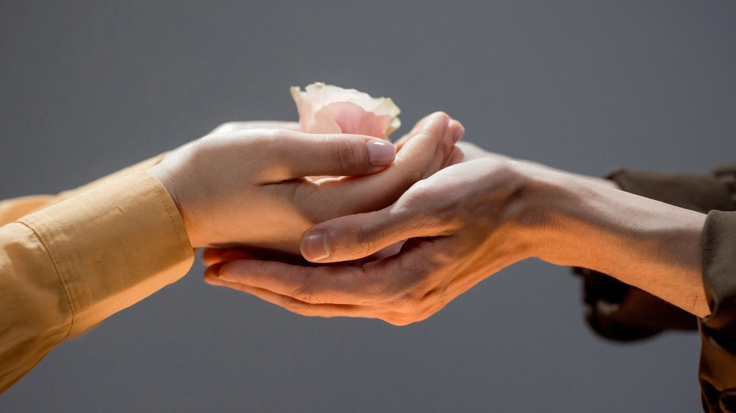 12 Hymns About Helping Others and Generosity